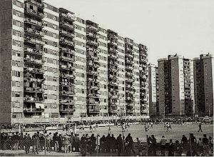 Camp de futbol a l’emplaçament de l’actual Plaça de la Cultura. Font: Foto de Josep Maria Crespo Pérez al Flickr del grup Bellvitge50.
