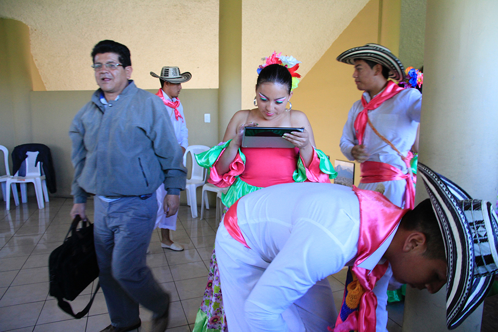 Young people from the Danzarte collective in moments prior to their performance.