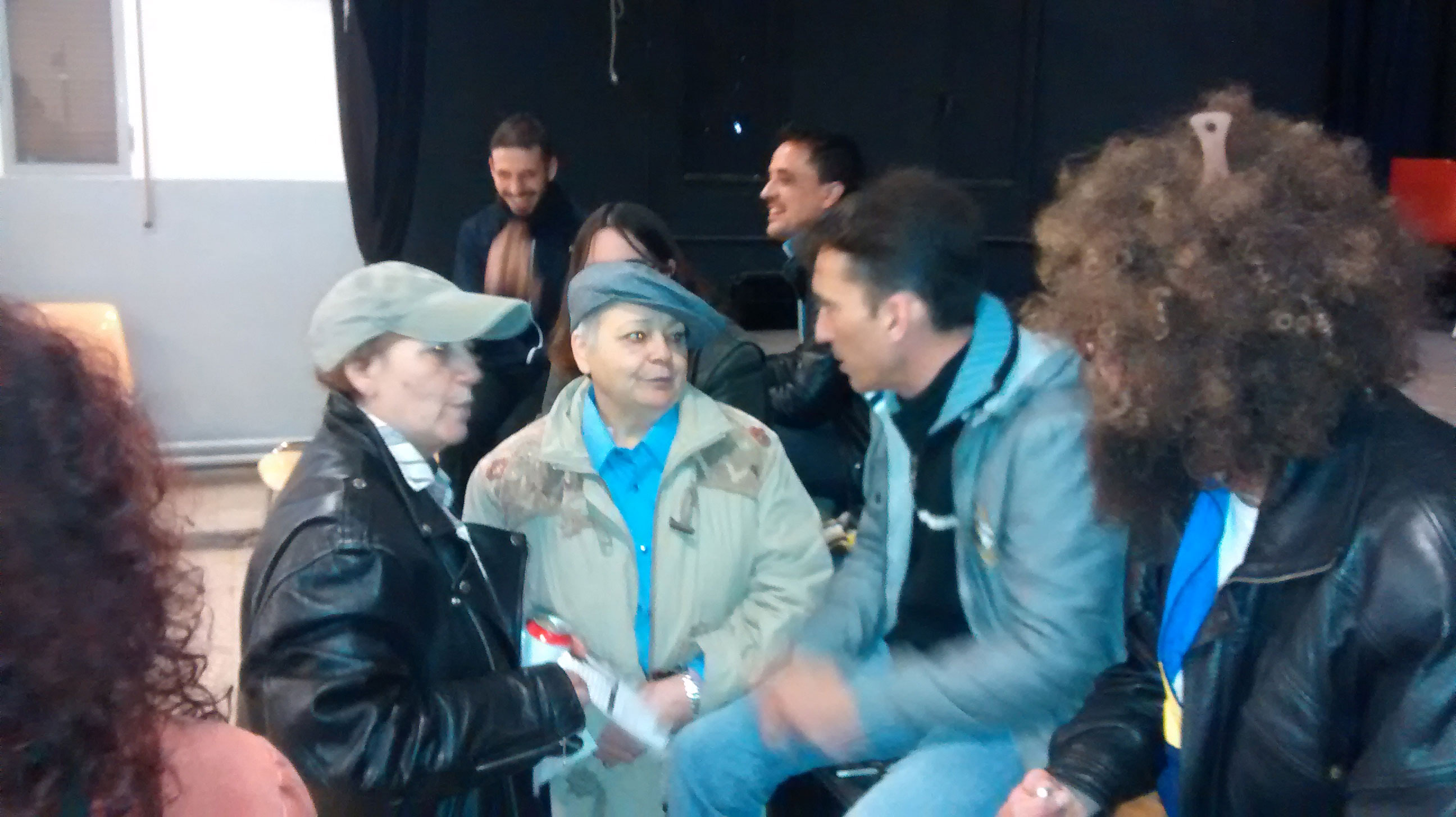 Jóvenes-Perros-callejeros-patida